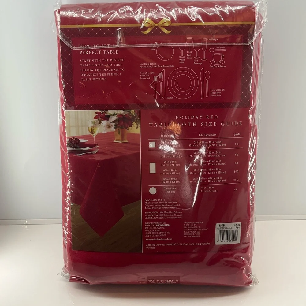 BED BATH & BEYOND sz 60”x 120”Holiday Tablecloth Oblong Tone on Tone Plaid Red